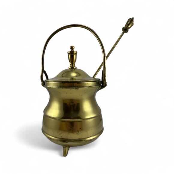 Vintage Brass Fireplace Fire Starter Cauldron with Lid and Dipper - 1940s-1960s - Picture 8 of 11